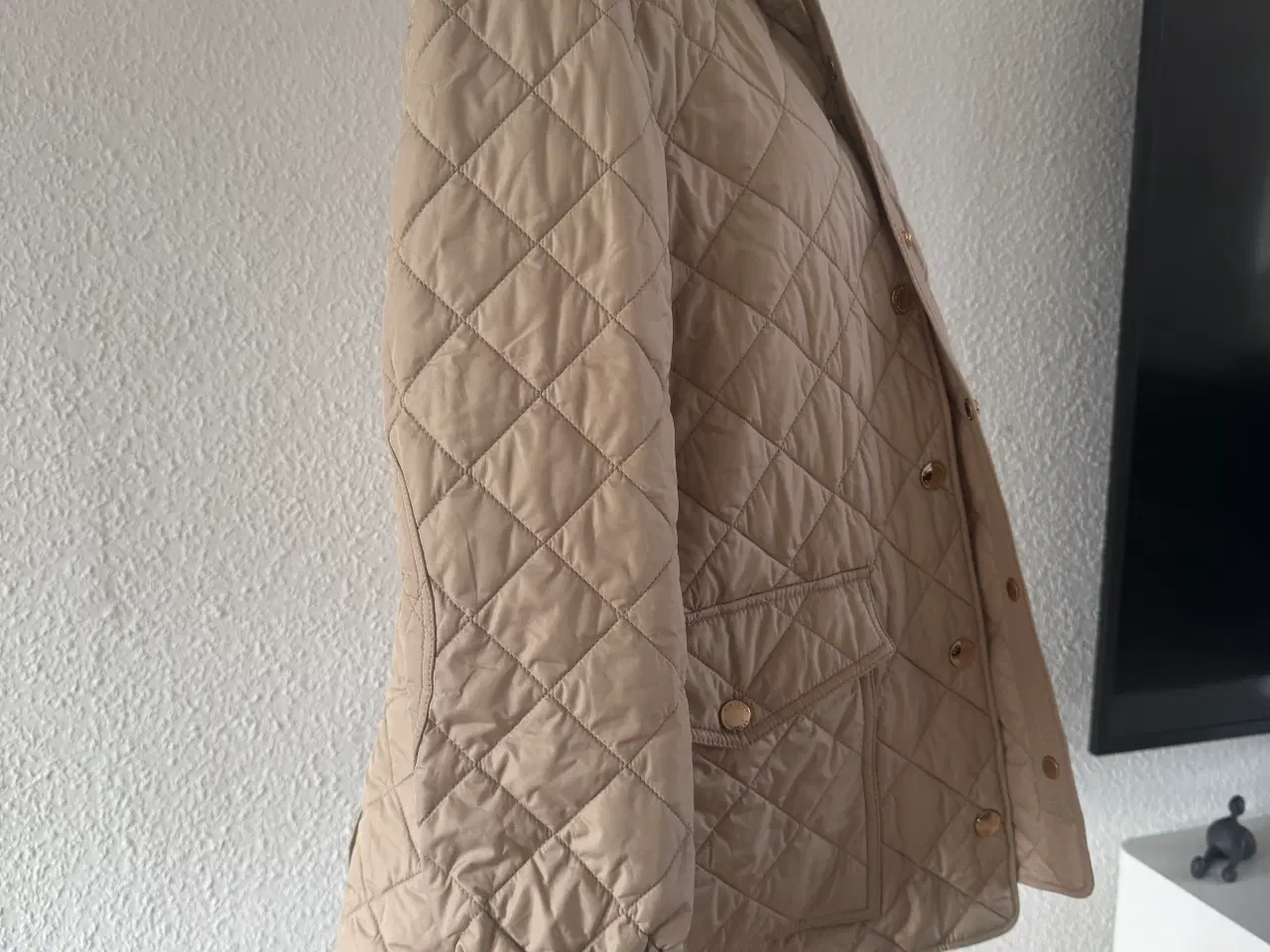 Billede 10 - Burberry quiltet jakke – beige, næsten som ny