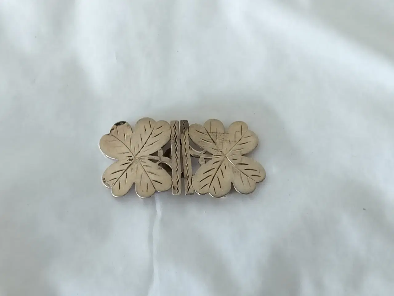 Billede 1 - Antik bæltespænde i sølv med et firkløver design