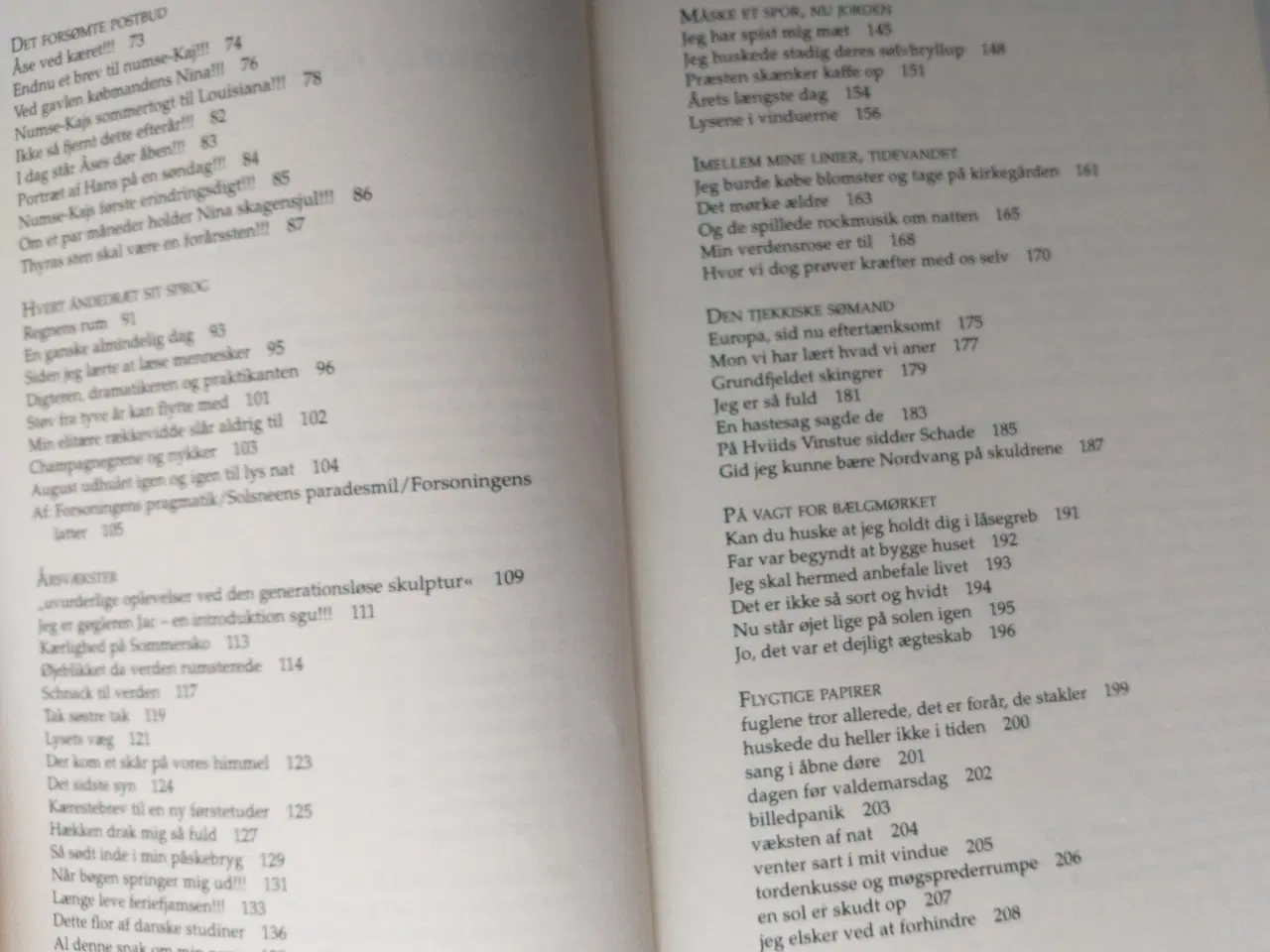 Billede 4 - Usvækkede digte - Udvalgte digte 1976-2000