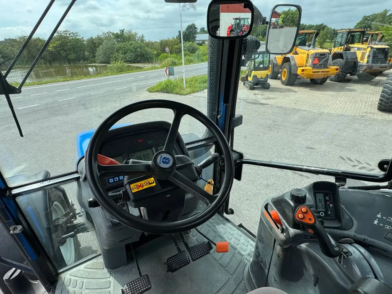 Billede 18 - New Holland TM 125 KUN 3600 TIMER OG AFFJEDRET KABINE!