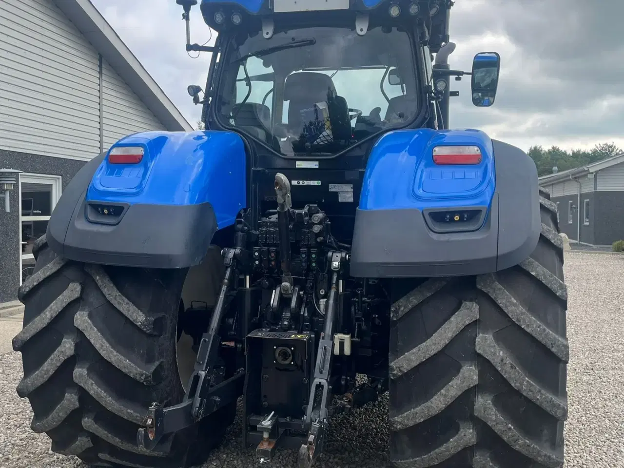 Billede 19 - New Holland T7.315 HD med frontlift og front PTO, samt NYE 650mm fordæk og store 900mm hjul.