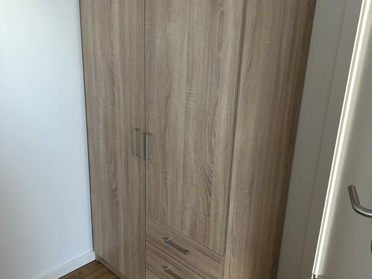 Billede 2 - Dejligt garderobeskab 