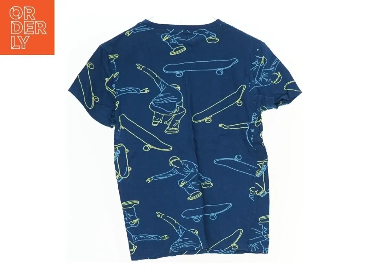 Billede 2 - T-shirt med skateboard-print fra Boys (str. 134)