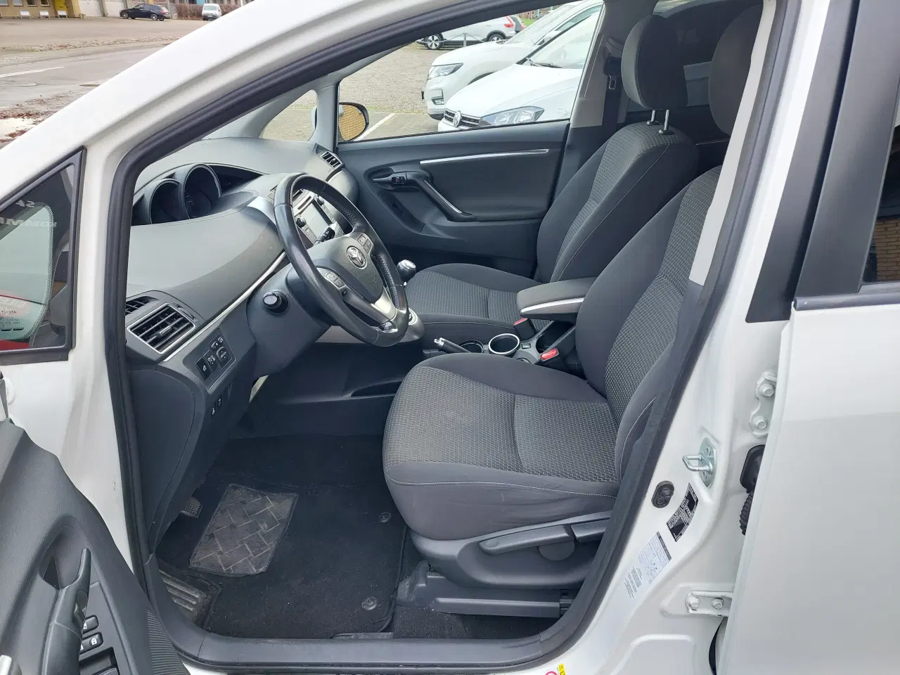Billede 6 - Velkørende Sportsvan 1,6 D-4D med lavt km. tal.