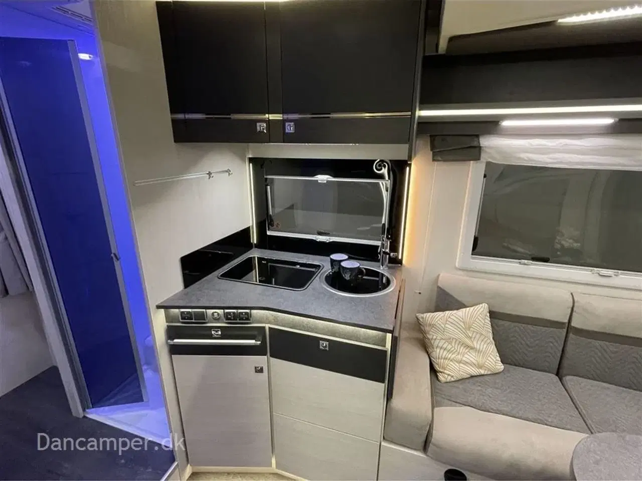 Billede 8 - 2021 - Chausson Titanium 720 Premium   Køjer samt stor dobbelt sænkeseng, 5-prs. 4 sovepladser m.mulighed for 5-6. Smart-lounge, indbygget gasfyldeflaske, markise, cykelholder, 170Hk - Aut.