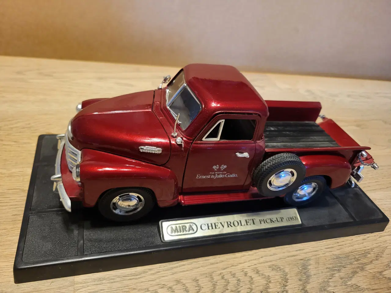 Billede 5 - Modelbiler 1:18 - 4 stk. Meget flotte 1000 kr.