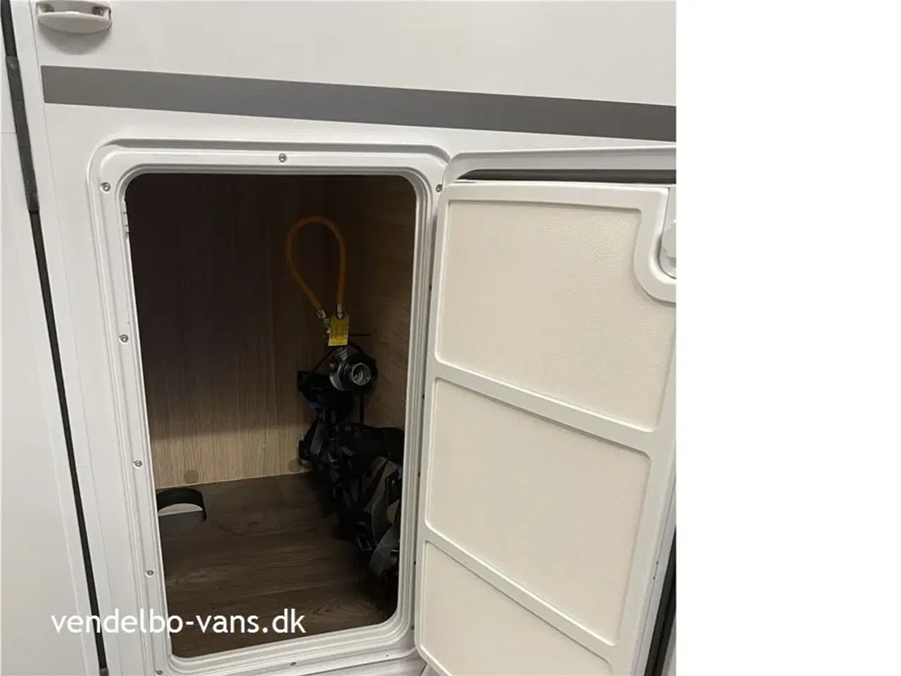 Billede 20 - 2021 - SunLight VAN V66 Adventure Edit   Enkelsenge og garage - kun 6,5 m lang