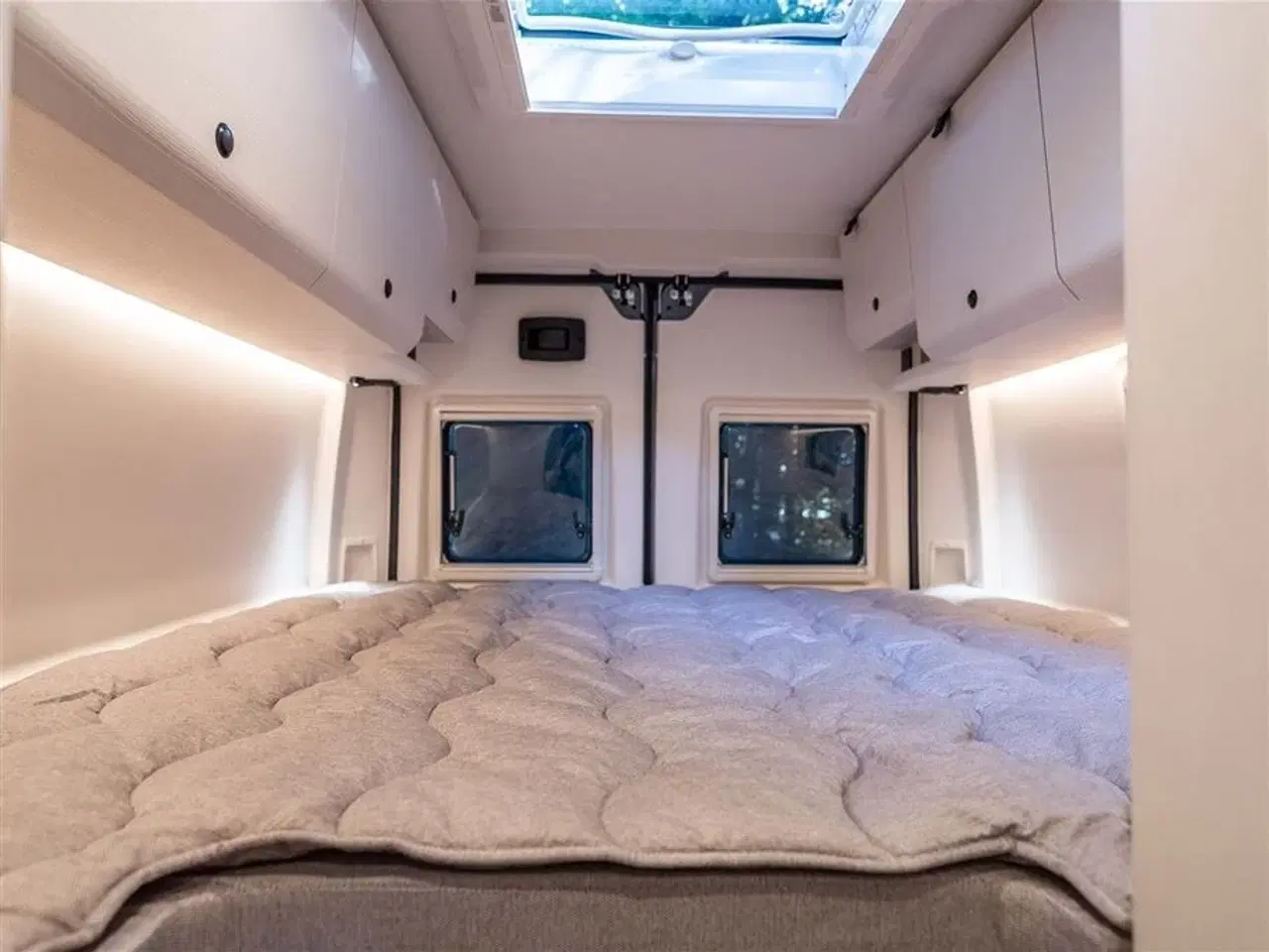 Billede 22 - 2026 - Tourne 6.4 Select aut. gear - Black Tournes topmodel med langsgående senge