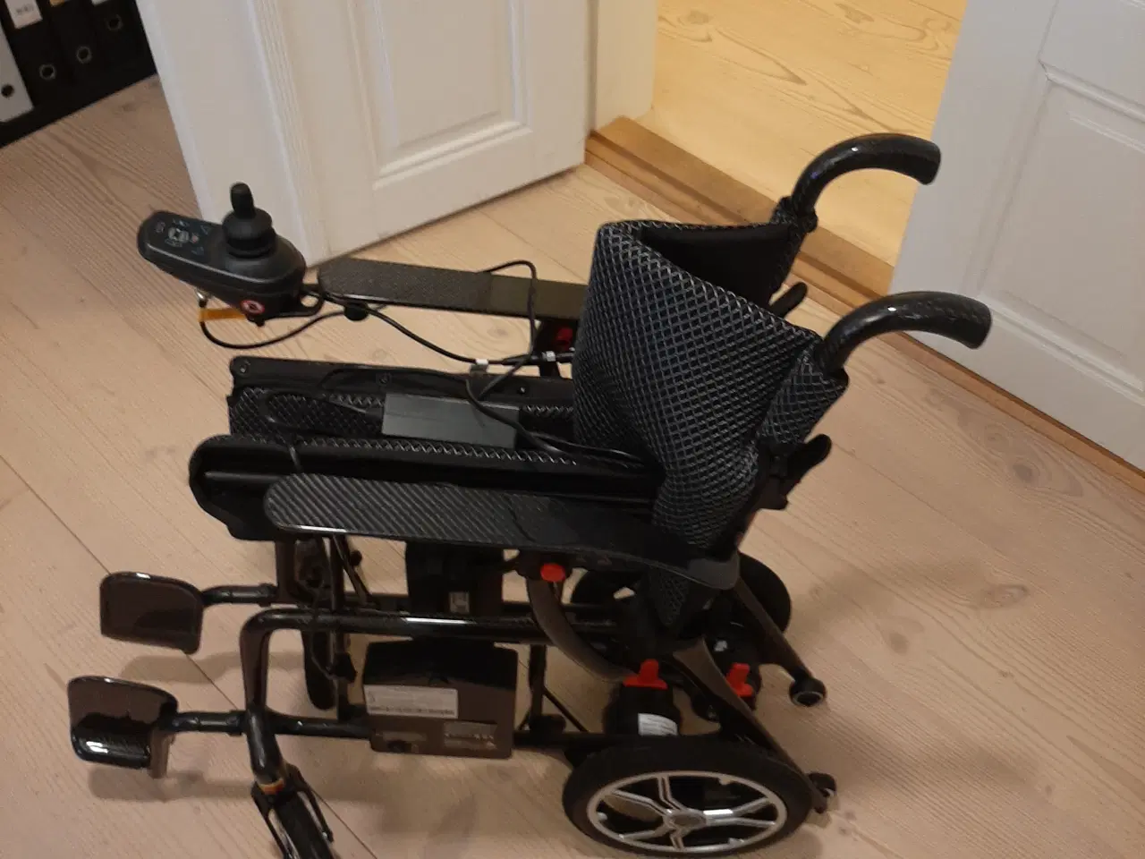 Billede 2 - Sit GO elektrisk kørestol maj 2025