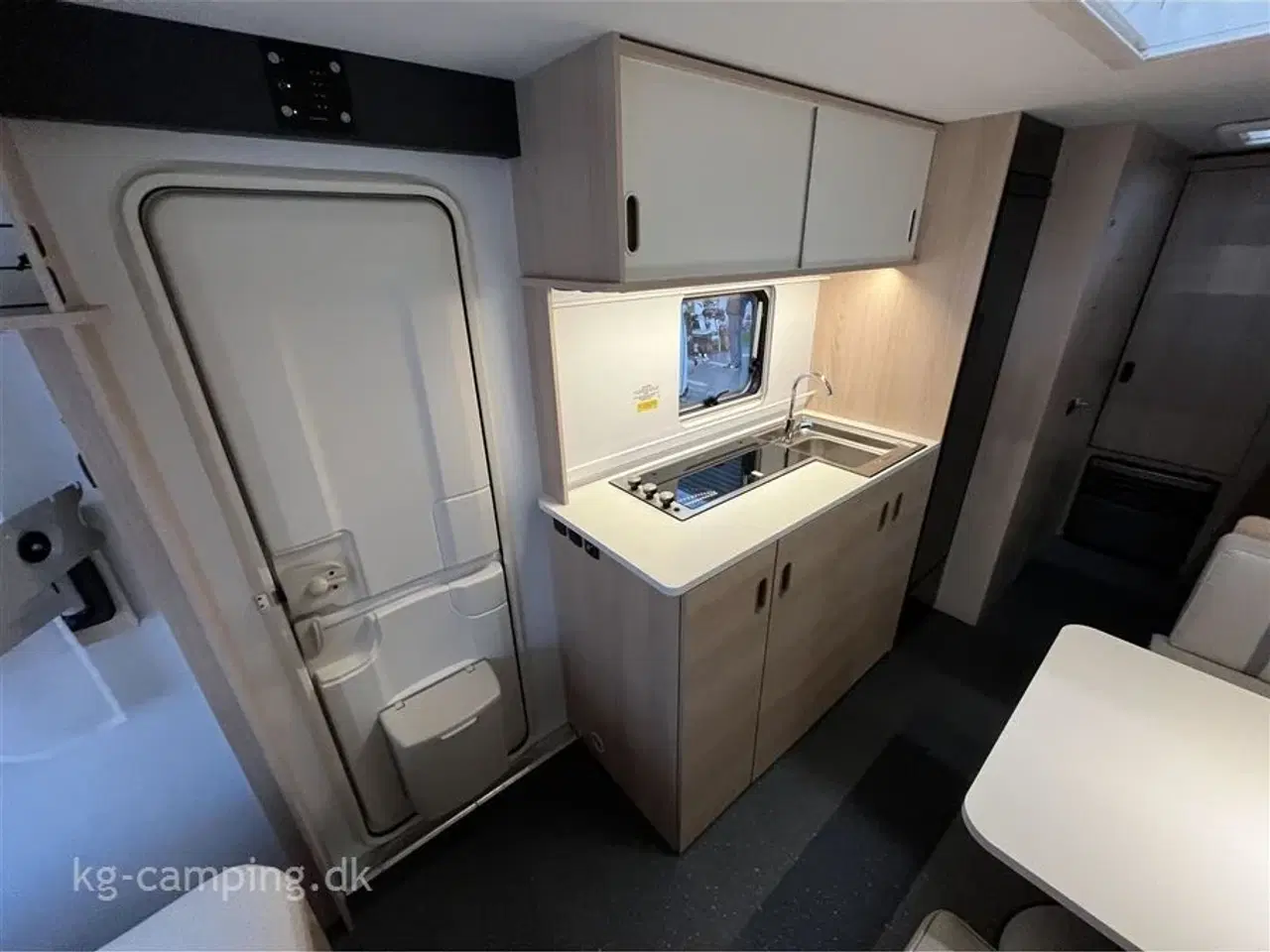 Billede 6 - 2024 - Adria Aviva 563 PT   Populær familievogn med 3 køjer og lav vægt