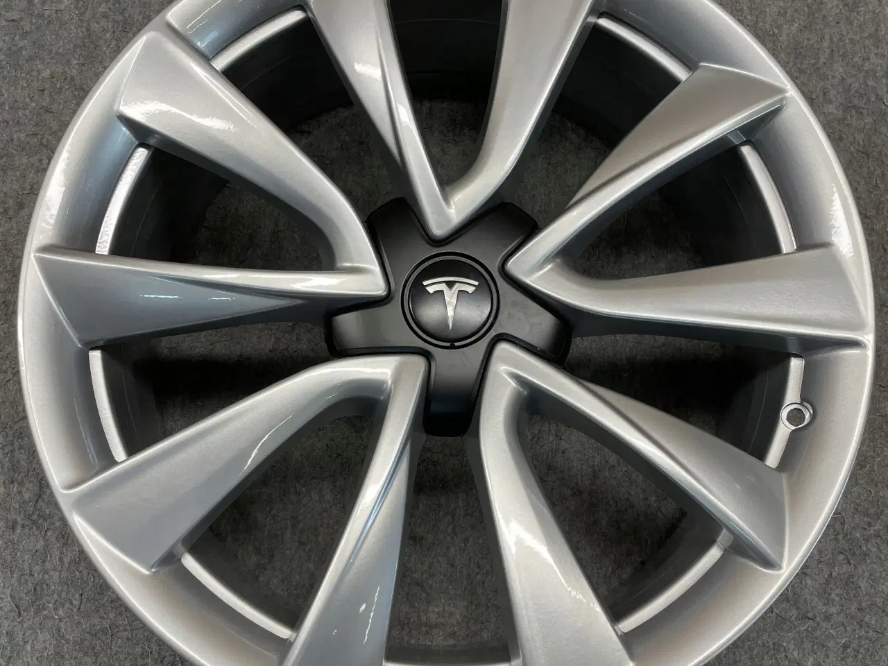 Billede 1 - ALUFÆLGE TESLA MODEL 3 PERFORMANCE 20"
