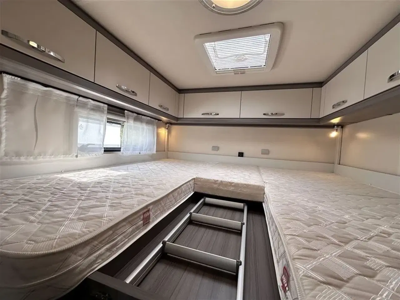 Billede 26 - 2022 - Hobby Ontour Edition V65 GE   Super velholdt enkeltsenges camper