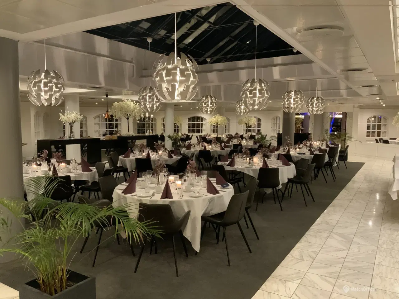 Billede 11 - FLERBRUGEREJENDOM m. kantine. reception og gratis parkering - LEJEMÅL TIL ISTANDSÆTTELSE