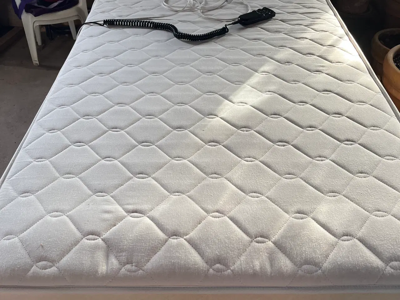 Billede 5 - Elevationsseng i lys ramme