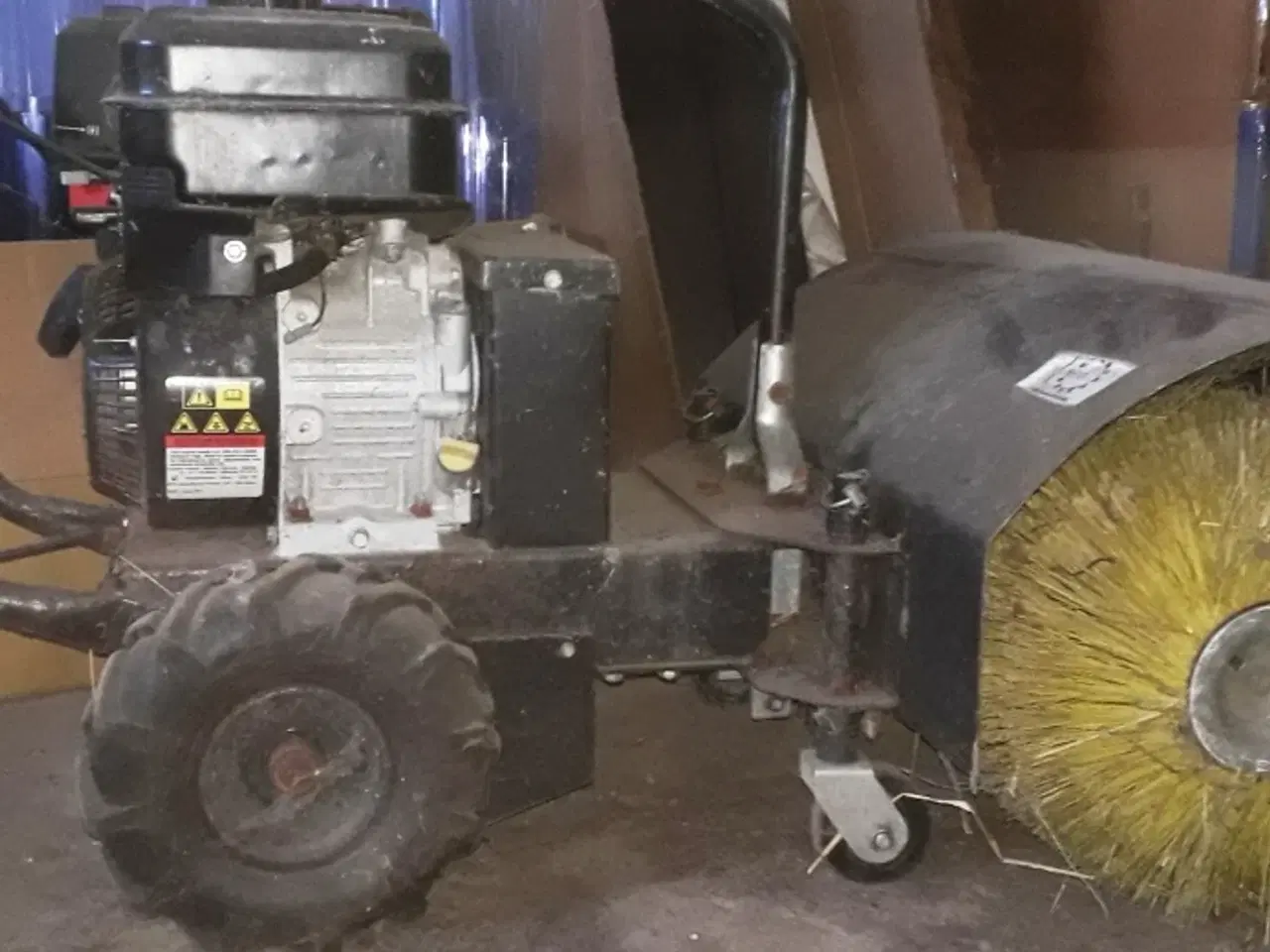 Billede 1 - Fejemaskine kører godt