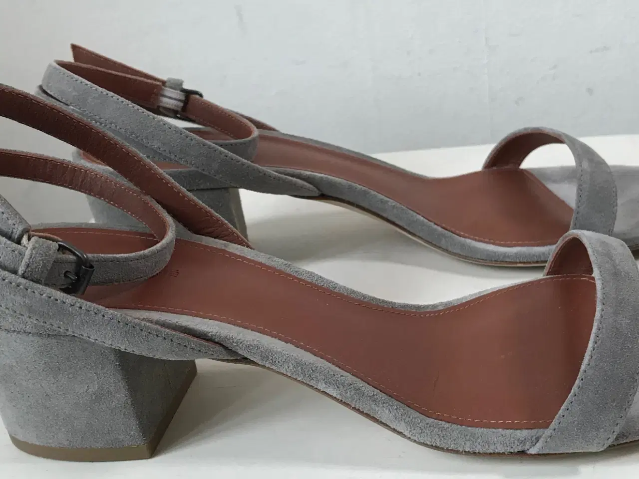 Billede 5 - Yvonne Koné, grå sandaler, str 41