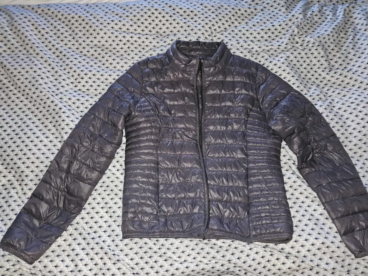 Billede 1 - Let dunjakke, mrk. Neo Noir, fv. syren