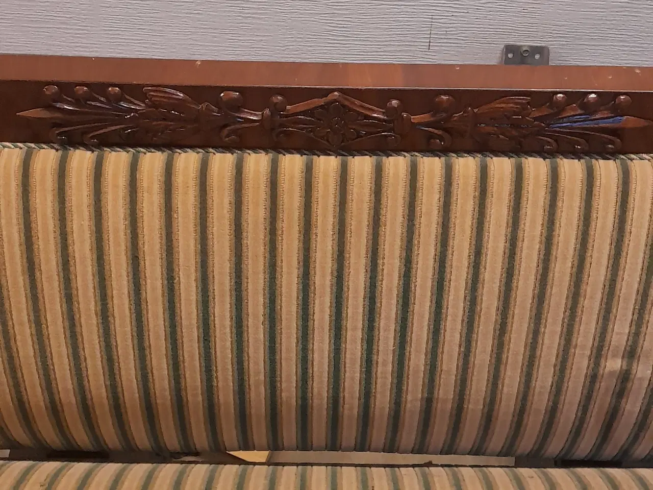 Billede 3 - Sofa  med flotte udskæringer 