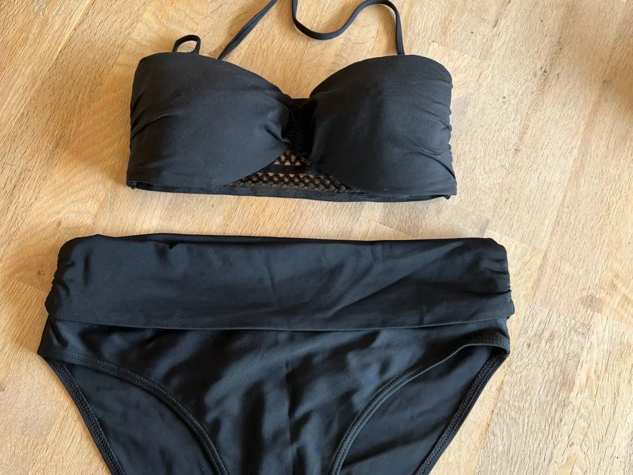 Billede 1 - H&M / Ellos sort Bikini