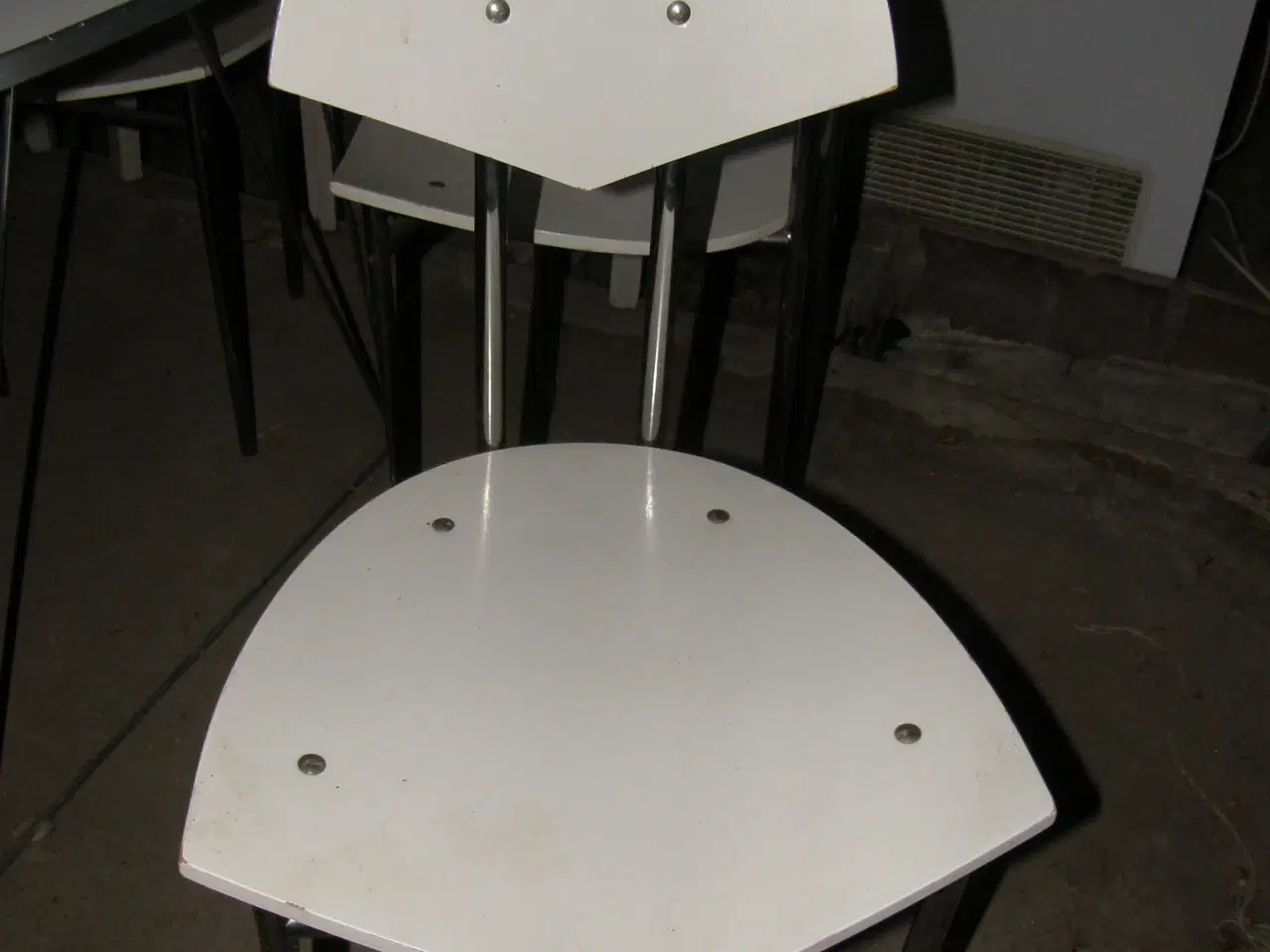 Billede 2 - Hvid spisebord m. 8 stole