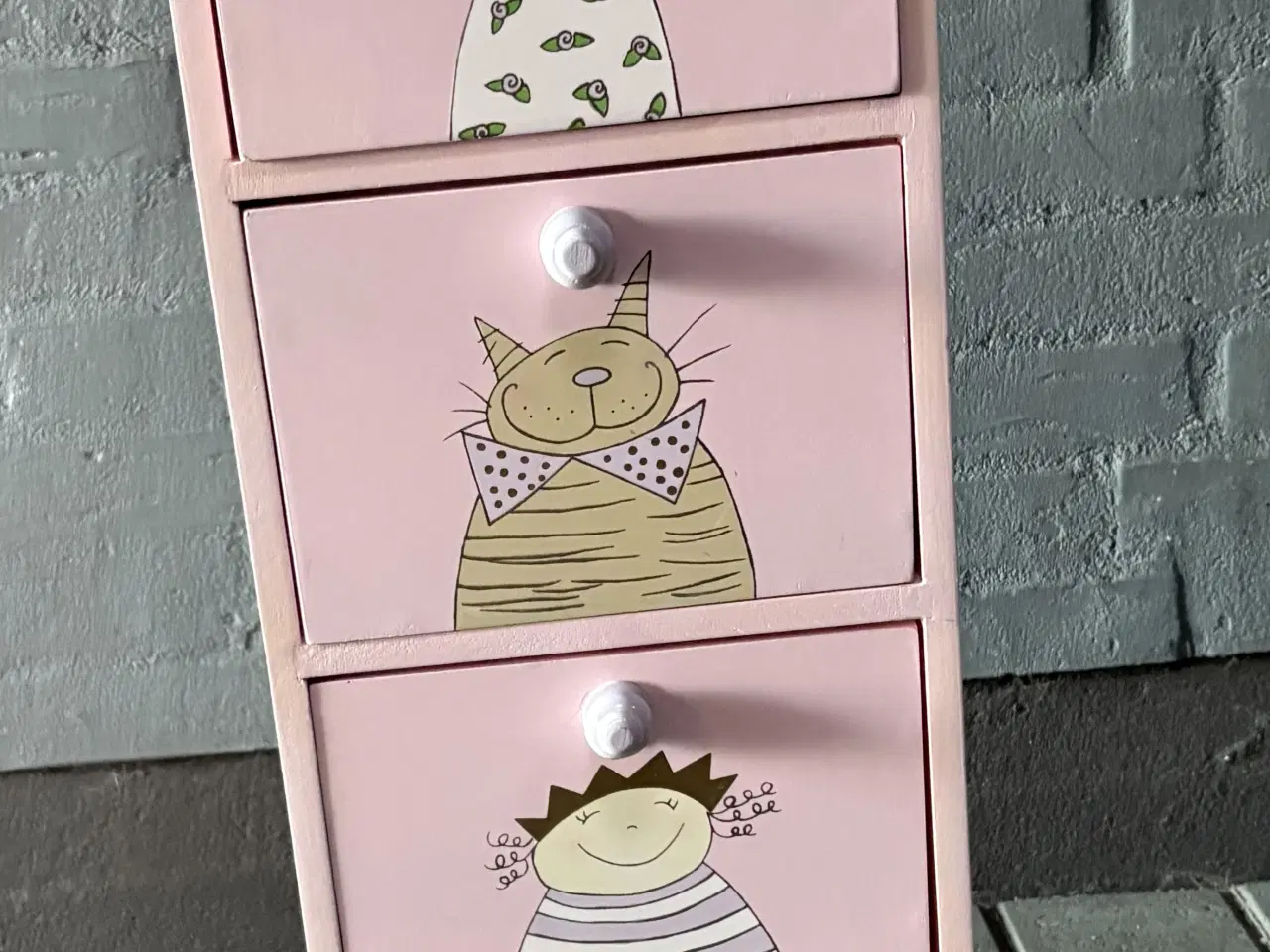 Billede 1 - Lille kommode