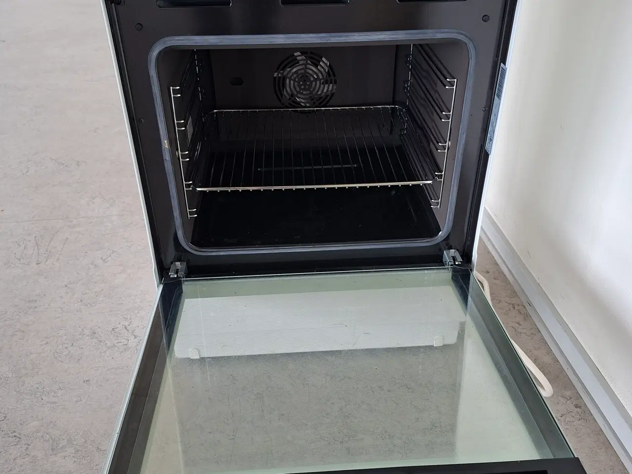 Billede 2 - Electrolux komfur fra 2021 sælge for 1200 kr