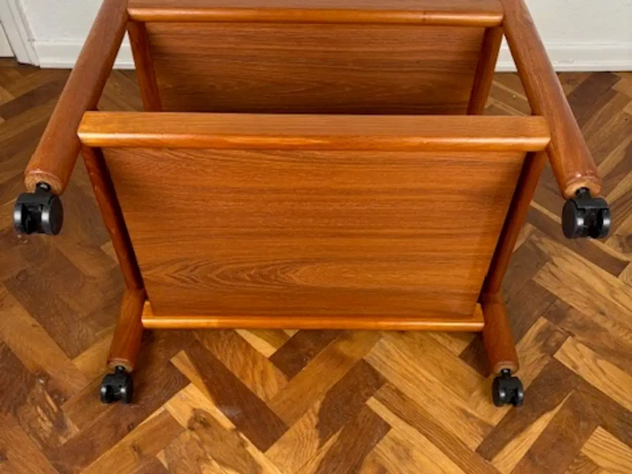 Billede 7 - Serveringsvogn i teaktræk, fra Salling stolefabrik