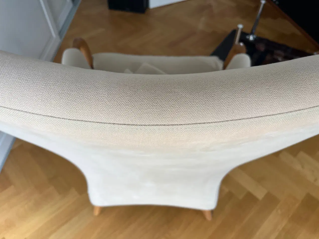 Billede 4 - 4 Nielaus lænestole i stof m/ ben, armlæn i valnød