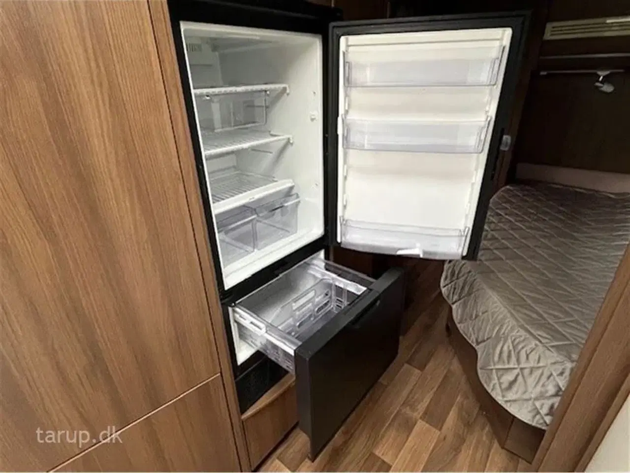 Billede 15 - 2015 - Dethleffs Beduin VIP 650 RFT Thule tagmonteret el-markise, Truma aircon., mover, ALDE centralvarme, vandbåren gulvvarme, rundsiddegruppe, fransk dobbeltseng