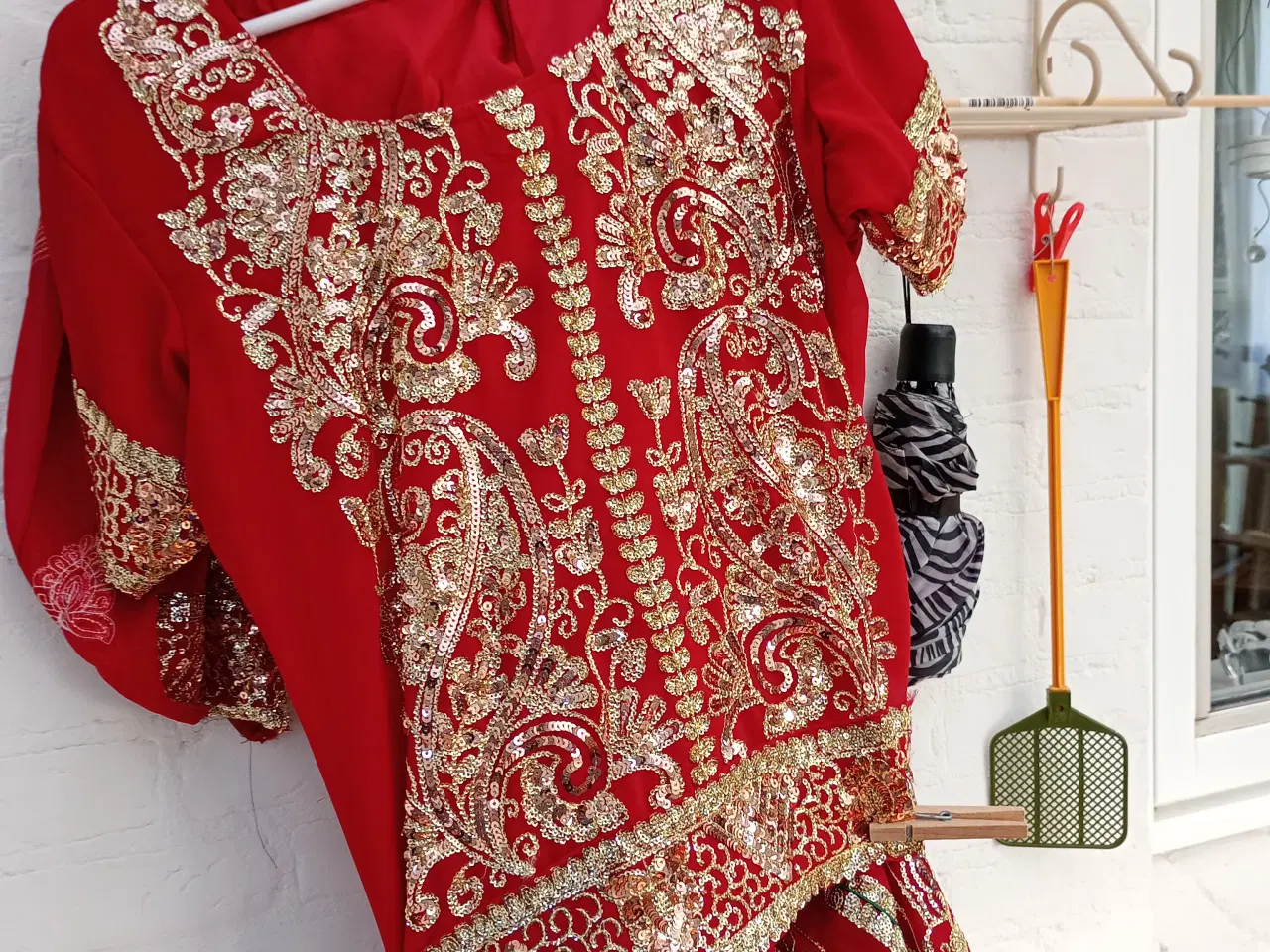 Billede 1 - Fastelavn - indisk brudekjole