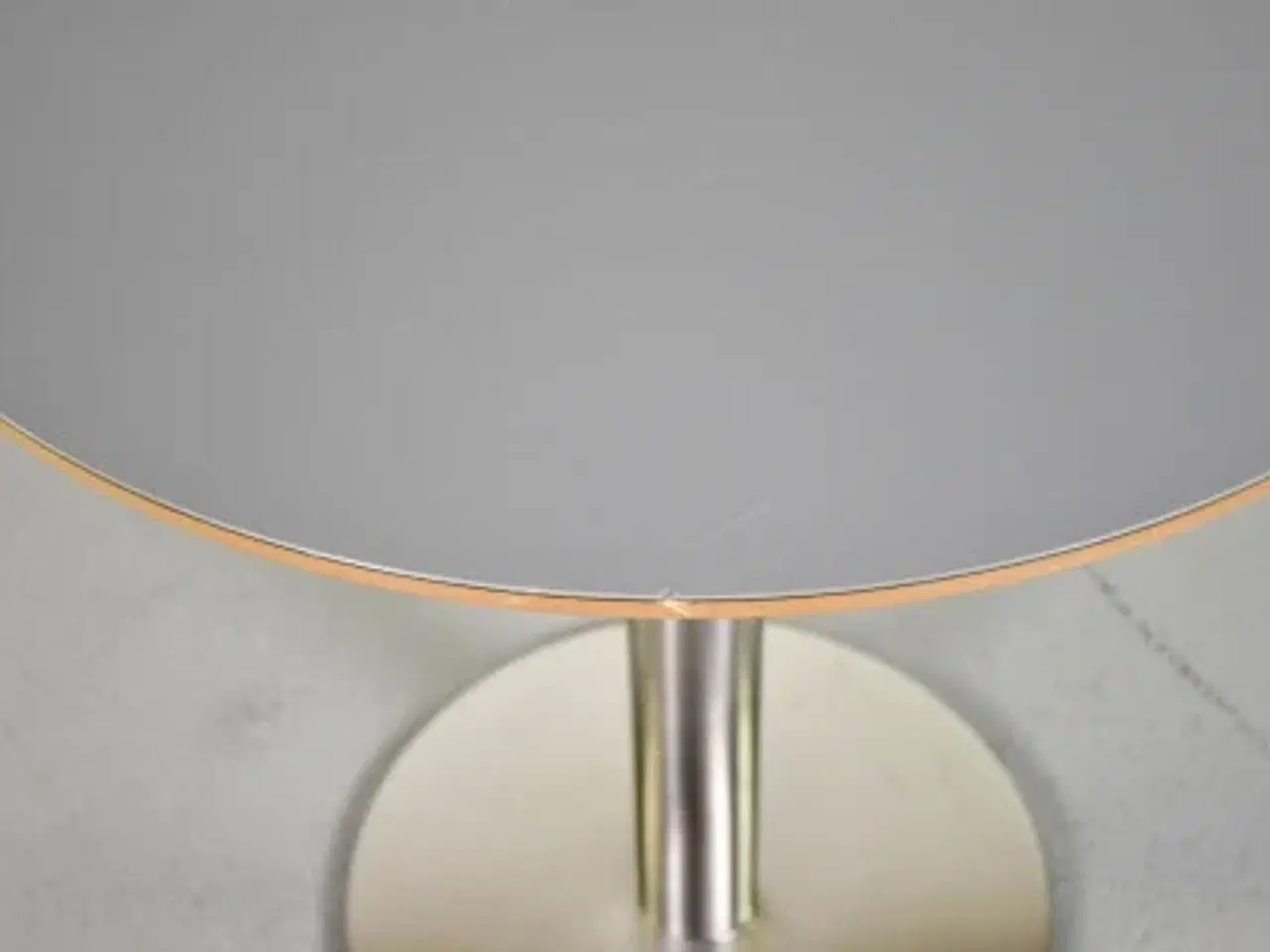 Billede 5 - Cafébord med lysegrå linoleum