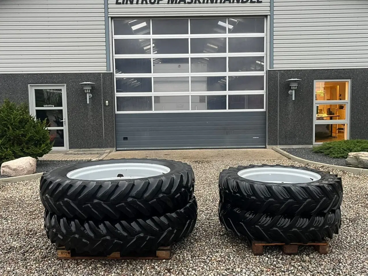 Billede 1 - NDI 14.9R46 og 12,4R36 Komplet sæt
