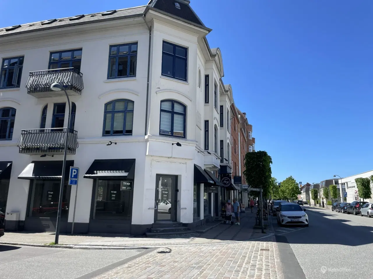 Billede 2 - Flot hjørnebutik - Eventuel mulighed for café med kold/varm mad