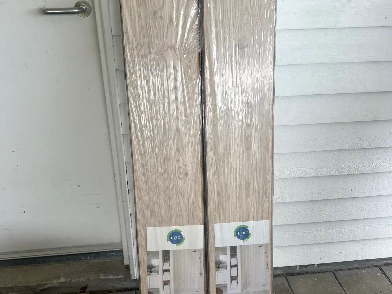Billede 1 - LOC laminatgulv +/- 4,4 m2 i alt
