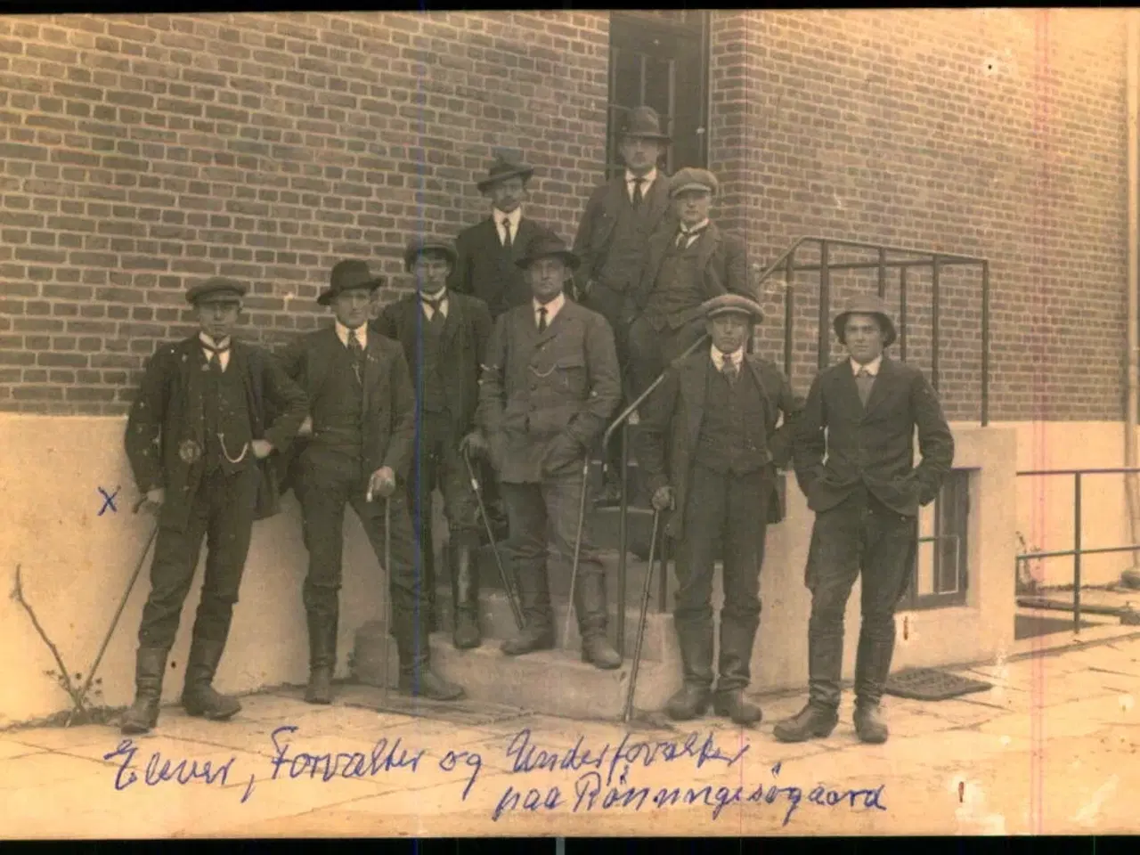 Billede 1 - Elever - Forvalter og Underforvalter paa Rønningesøgaard - Fotokort u/n - Ubrugt