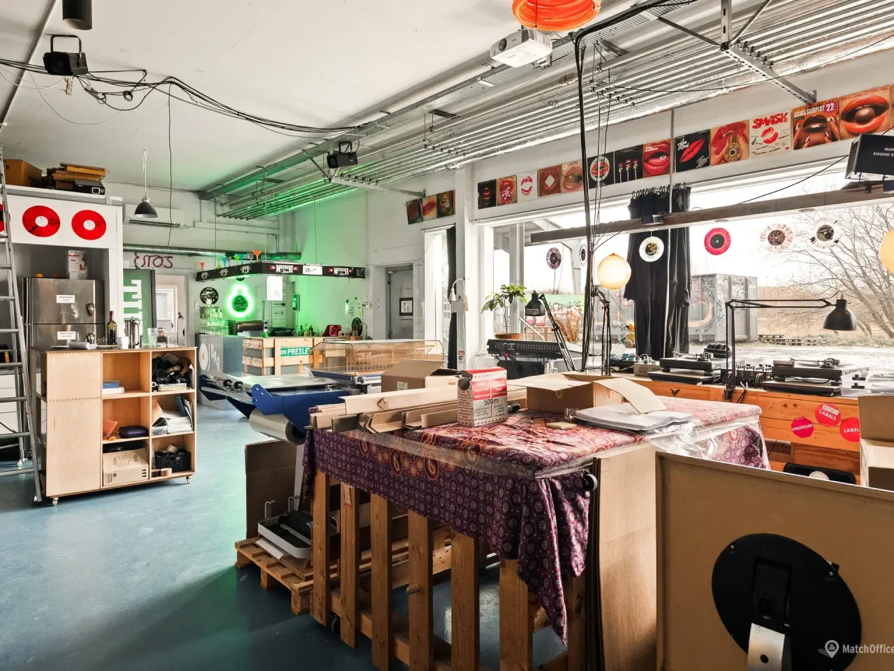 Billede 5 - Kontor- lager- og produktionslejemål med to porte i gadeniveau.