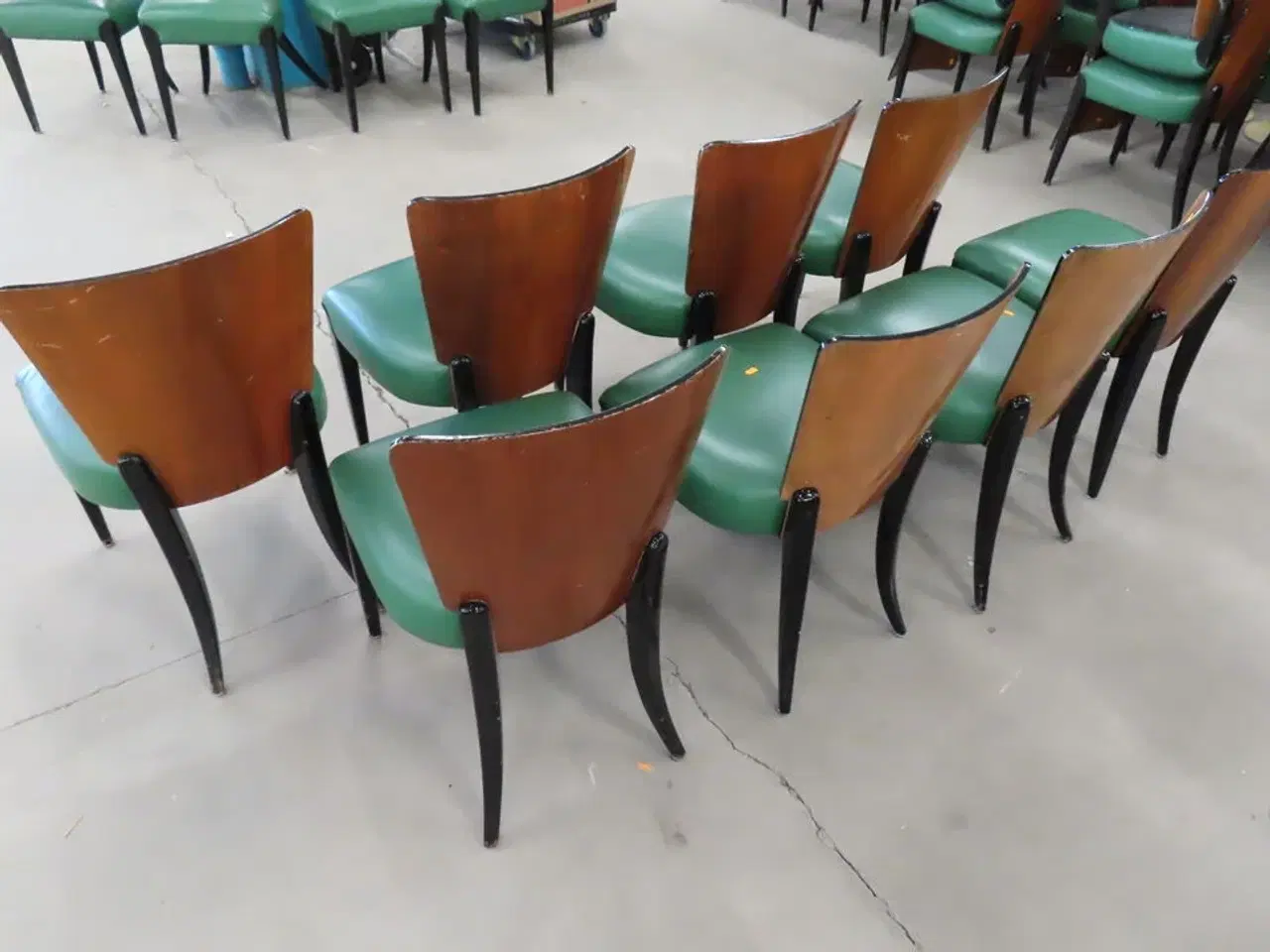 Billede 4 - 8 stk. Stole med træryg og grøn læder