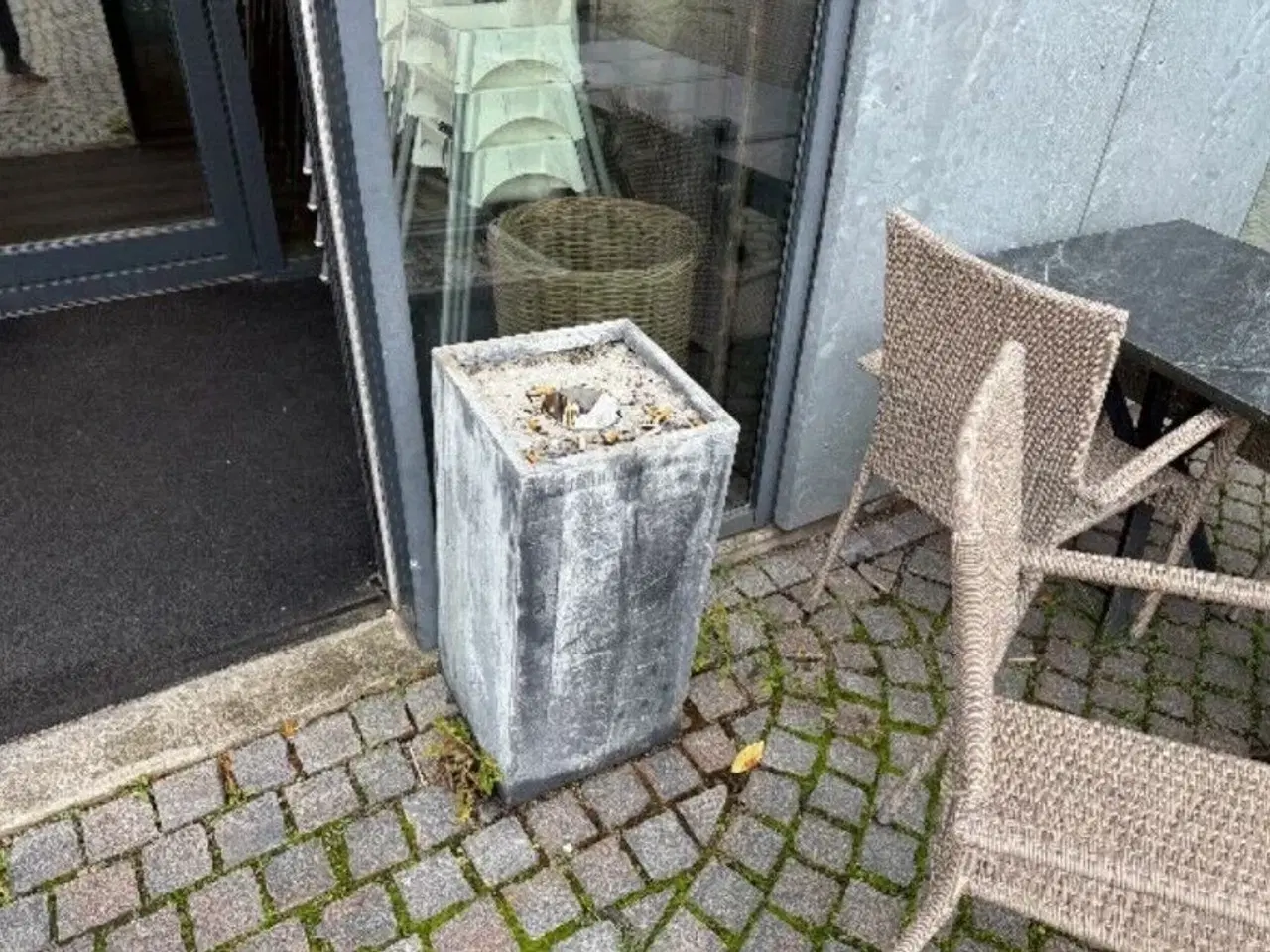 Billede 1 - Askebære i sten