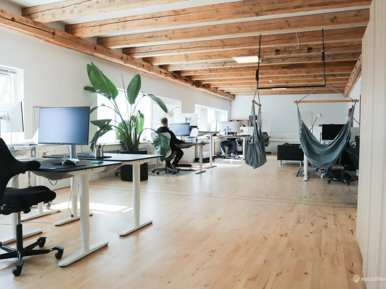 Billede 4 - Højloftet kontor med showroom, lounge eller let lager