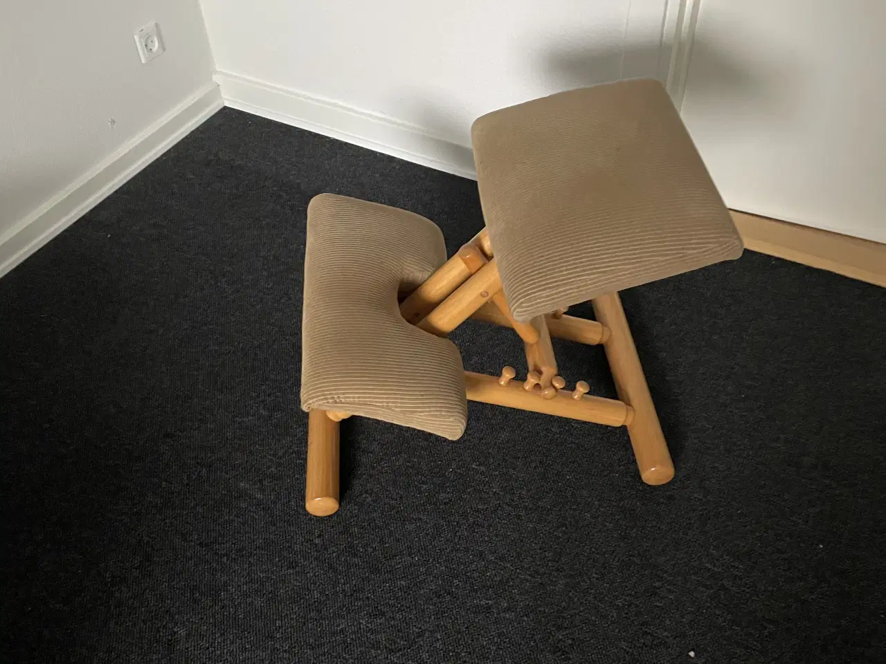 Billede 1 - Knælende rygvenlig stol