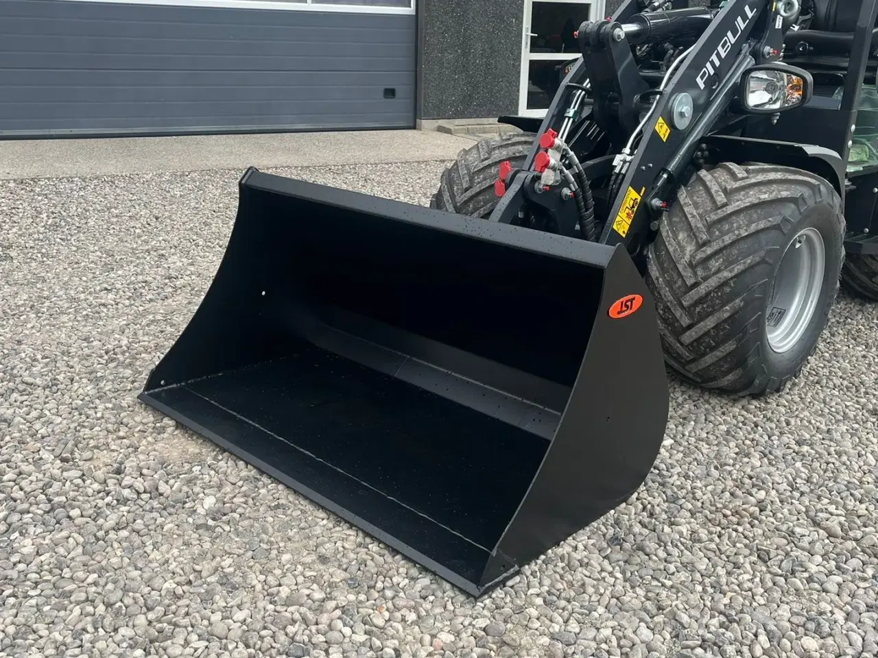 Billede 24 - Pitbull X24-26V med lyspakke og 400mm hjulmontering.