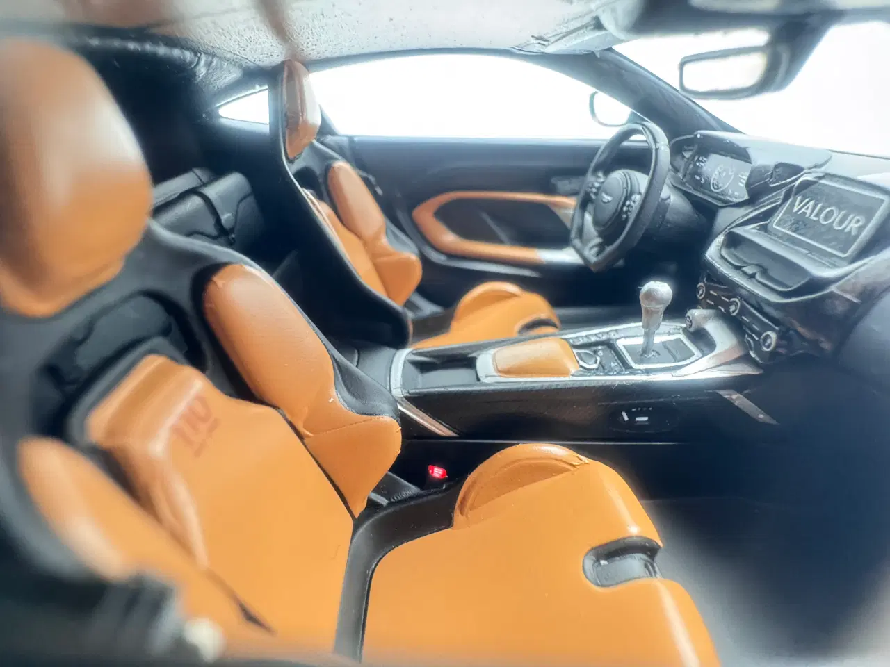 Billede 6 - 2023 Aston Martin Valour Limited Edition - 1:18