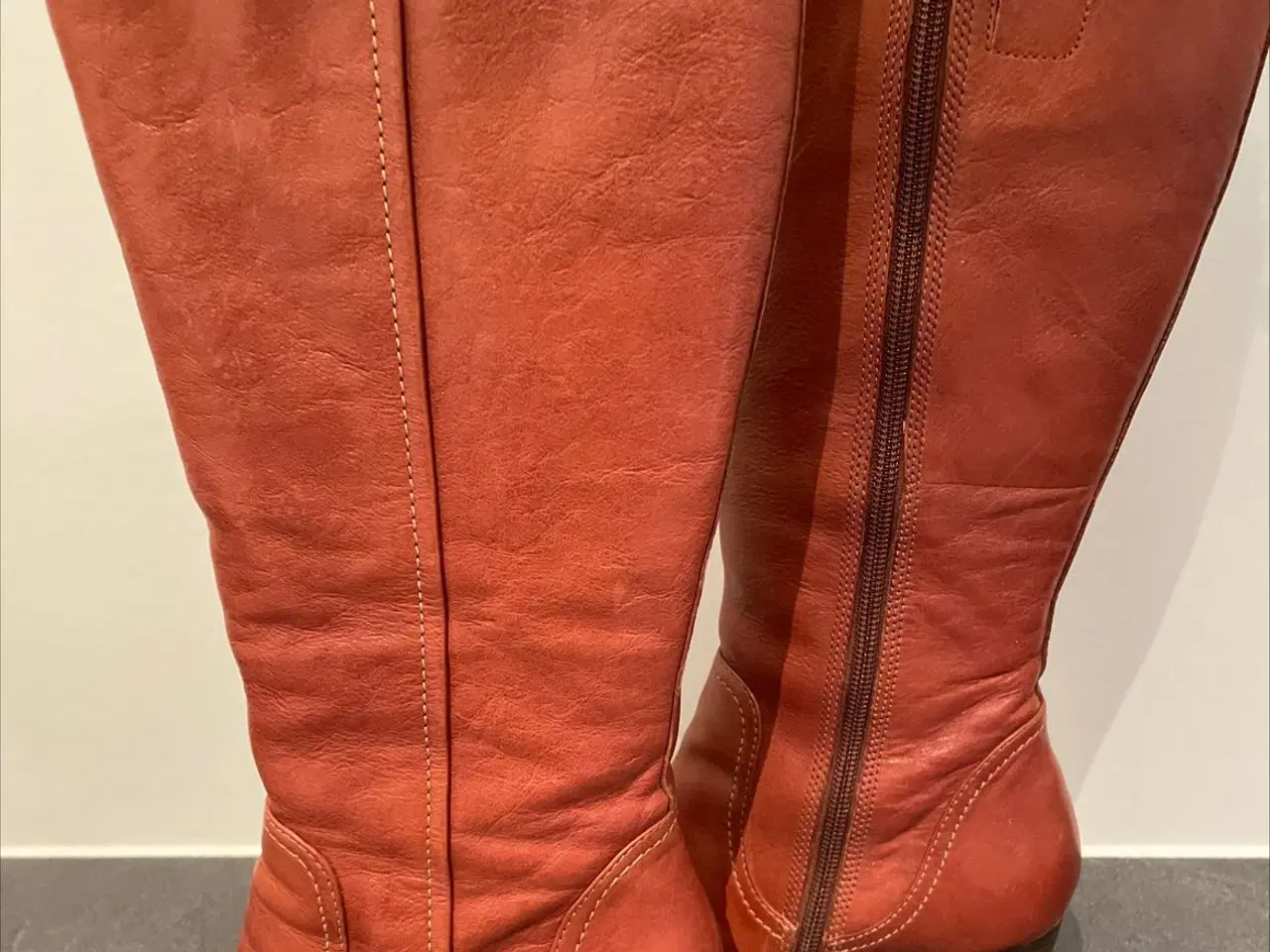 Billede 3 - Langskaftede ECCO støvle str 37 