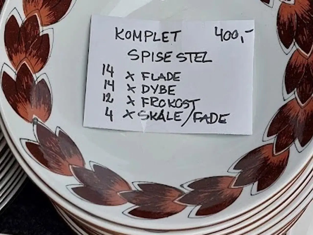 Billede 1 - Komplet flot retro spise stel.