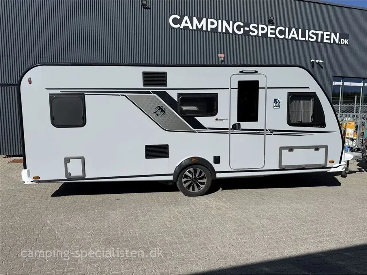 Billede 1 - 2022 - Knaus Südwind 580 QS 60 Years Celebration   Knaus Südwind 580 QS 60 Years  2022 model Se den nu hos Camping-Specialisten.dk
