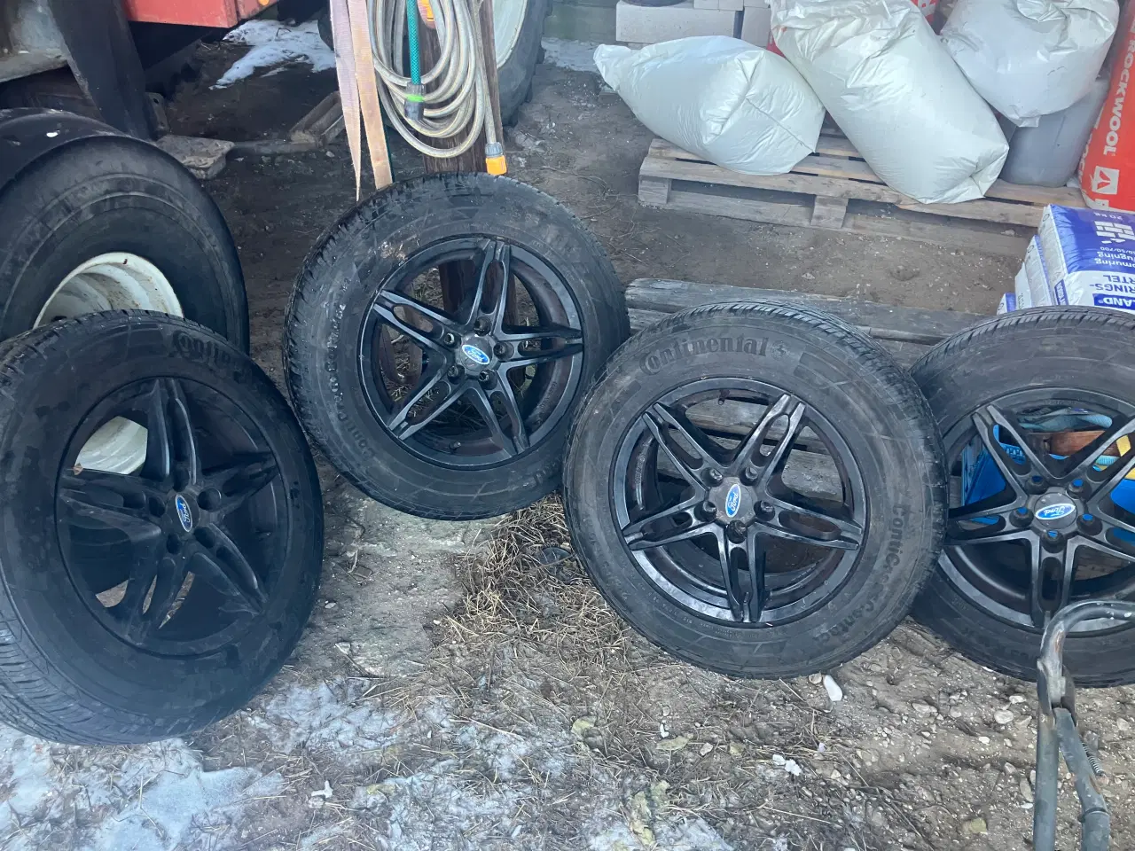 Billede 1 - Ford alufælge med helårsdæk