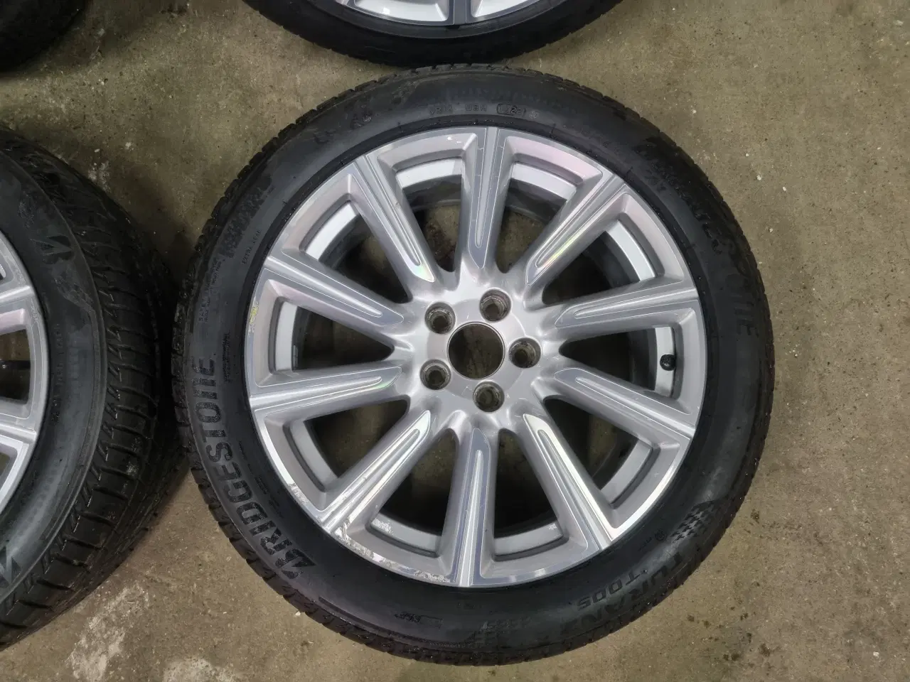 Billede 4 - 18" Volvo fælge med sommerdæk