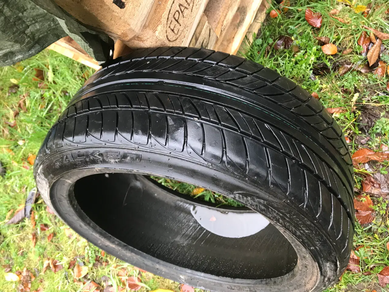 Billede 2 - Fine Bildæk 215, 40Z, R17, 87W, 4-5mm Dækmønster