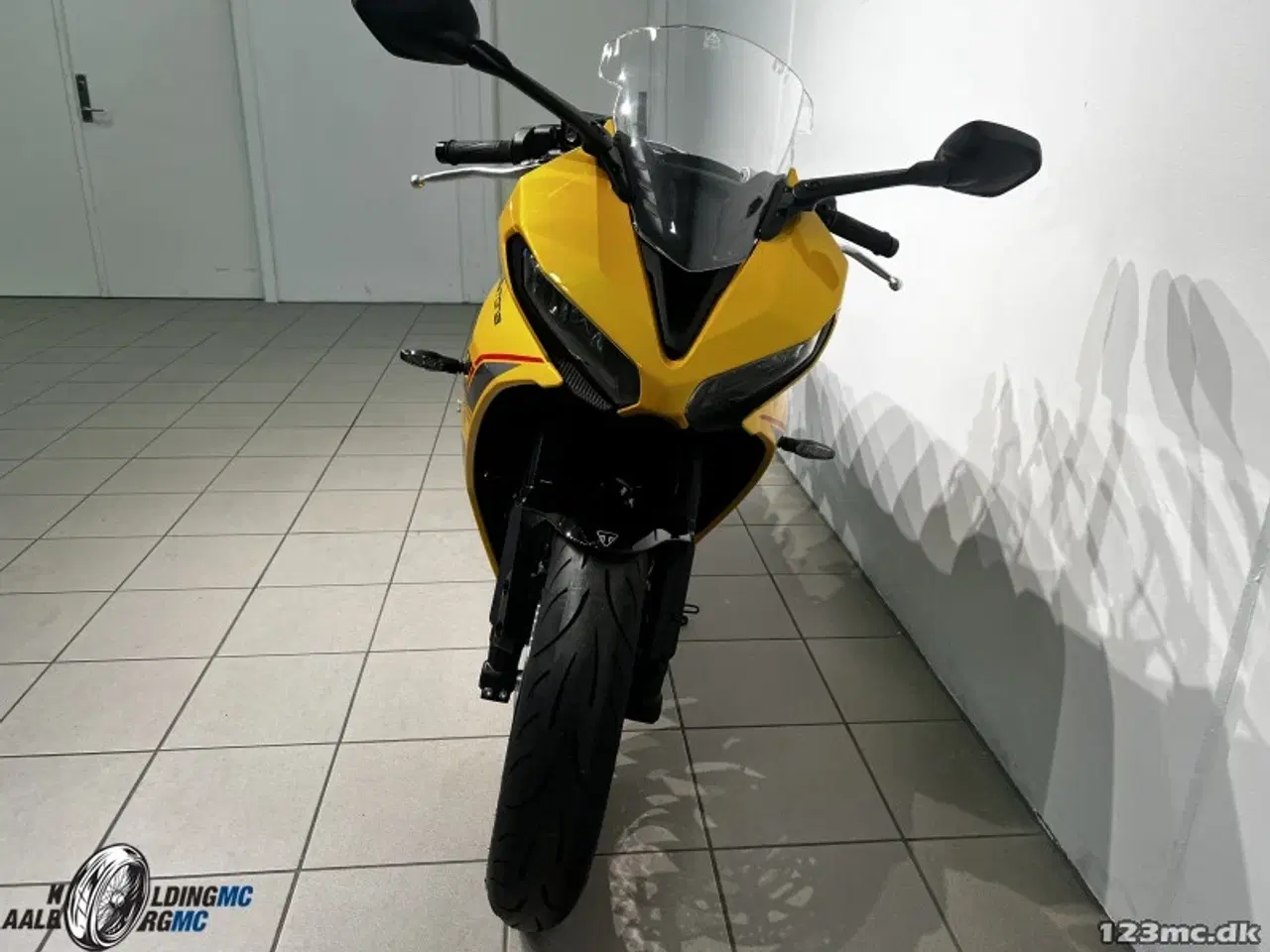 Billede 8 - Triumph Daytona 660 Cosmic Yellow / Sapphire Black