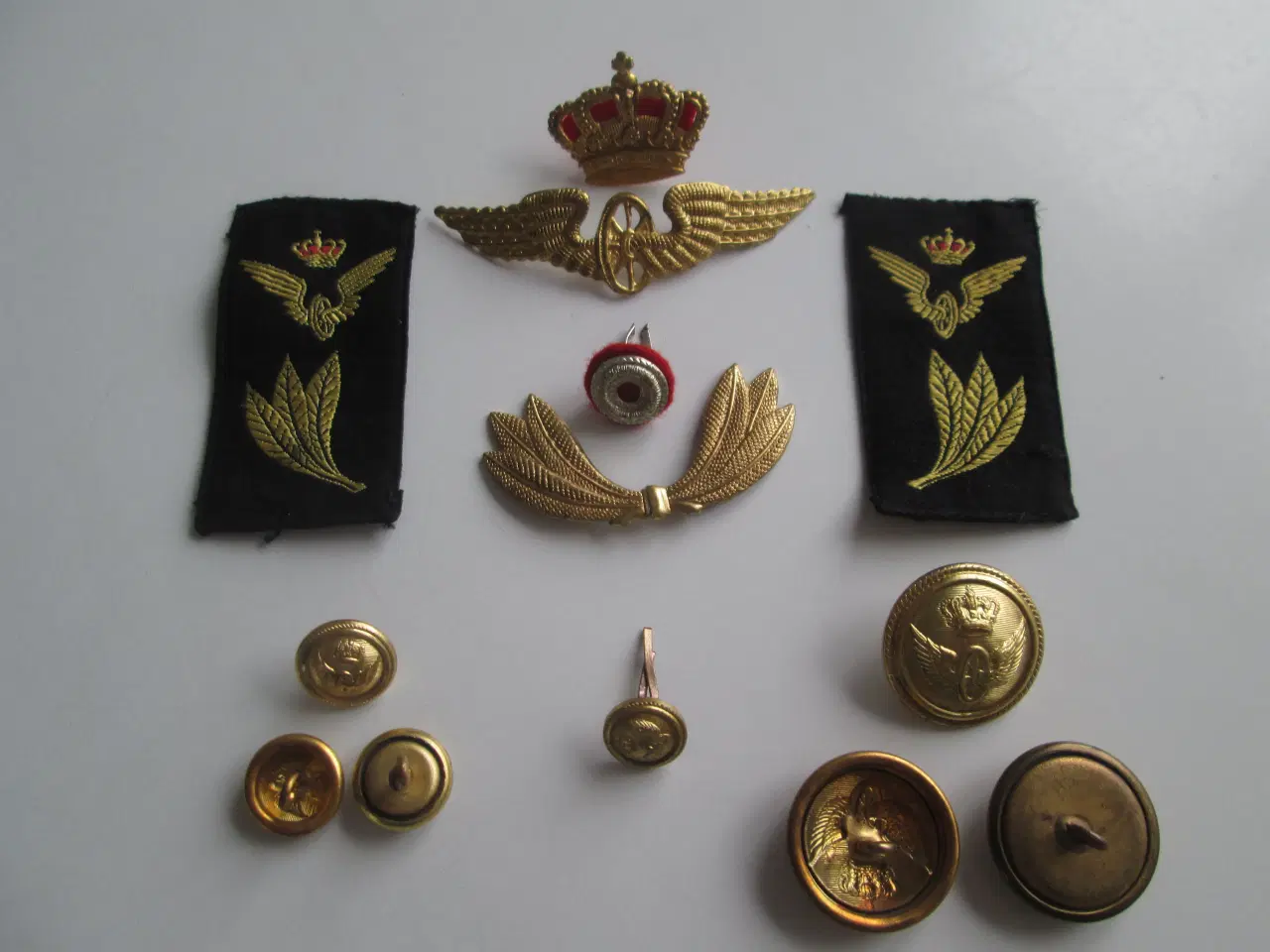 Billede 1 - DSB emblemer og knapper